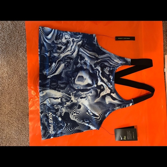 Nike tank size small - Picture 6 of 6